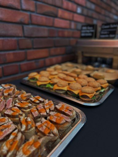 Secreto Slides & Mini Burger